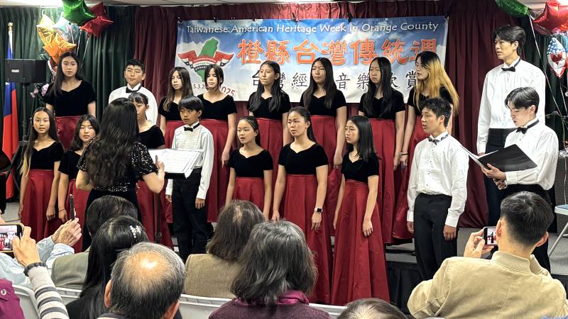 王櫻倩指揮的橙音合唱團