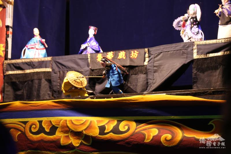 布袋戲表演畫面