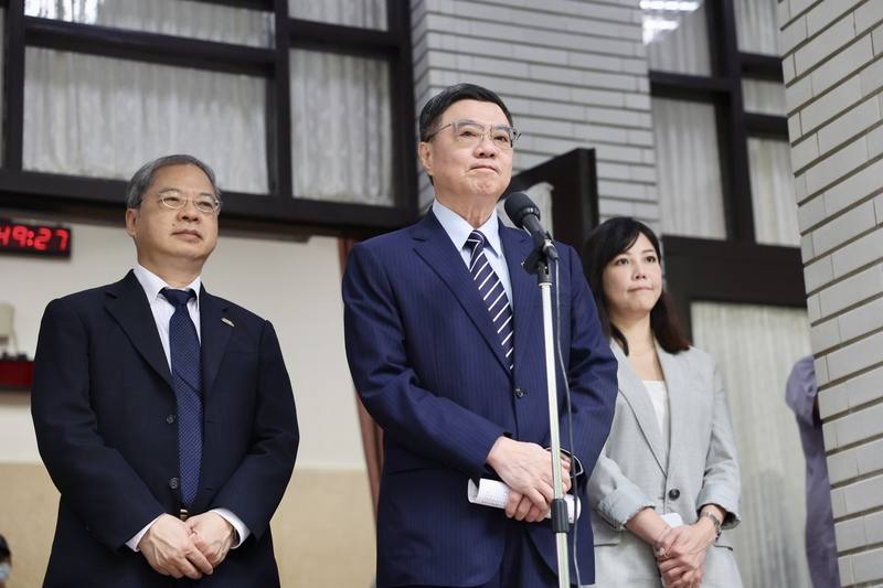 Premier Cho Jung-tai (center) speaks to the press prior to a legislative hearing on Tuesday. CNA photo May 6, 2025
