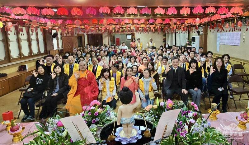 首爾佛光山寺浴佛法會出席人員合影