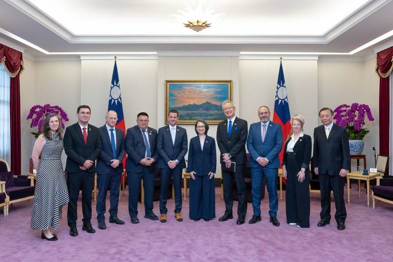 副總統與「以色列國會議員訪問團」合影