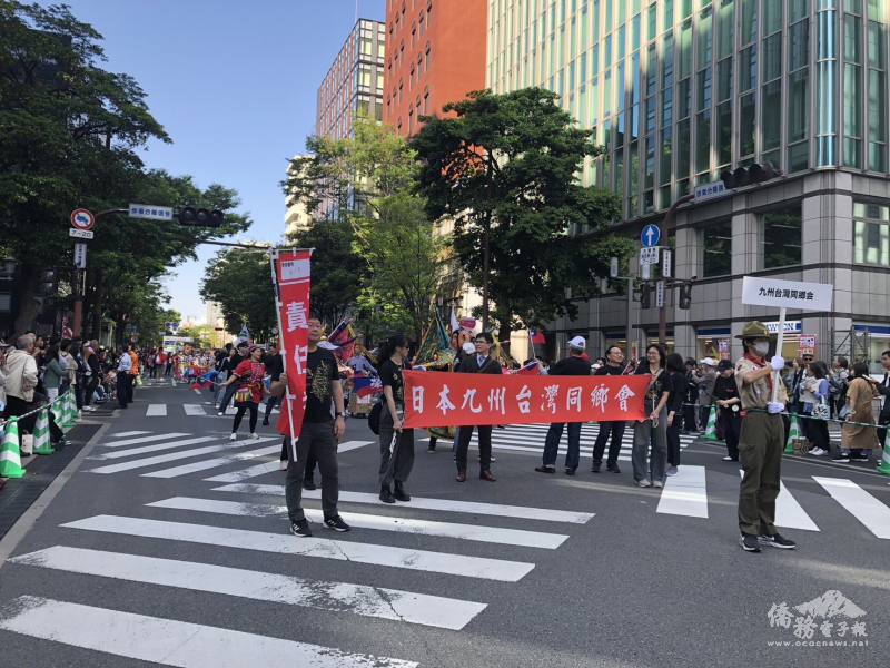 九州臺灣同鄉會號召組成遊行隊伍