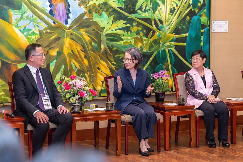 蕭美琴副總統8日下午接見「2025年美京中華會館回國訪問團」