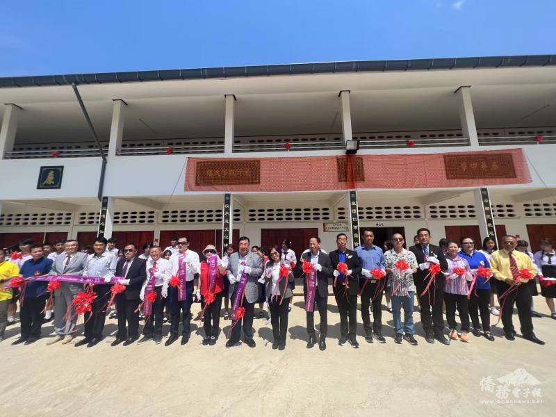 貴賓共同主持剪彩儀式