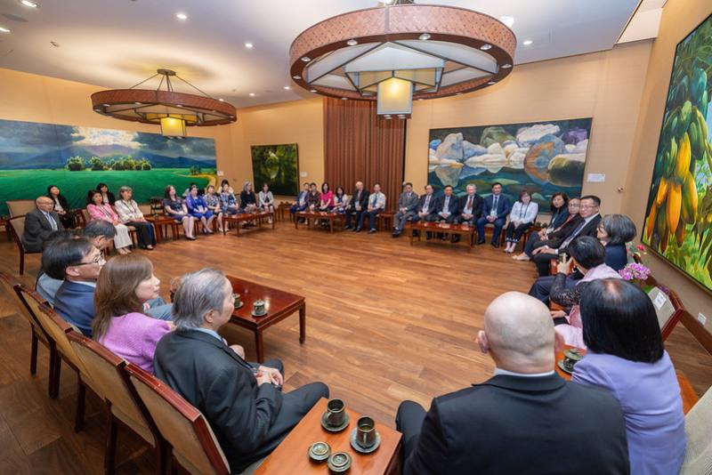 副總統接見「2025年美京中華會館回國訪問團」