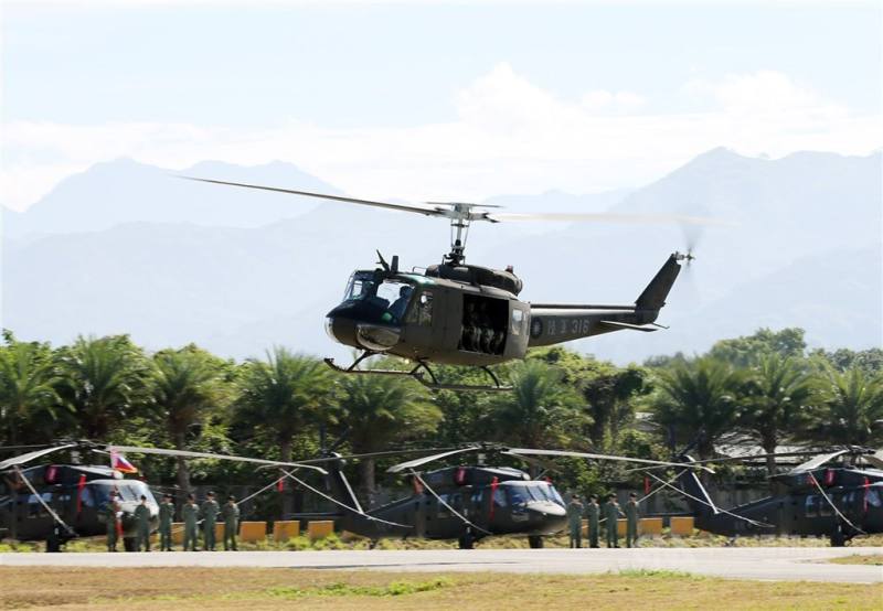 軍方檢整數架庫存的UH-1H直升機，並由外交部援贈南美洲友邦巴拉圭。圖為2019年陸軍舉辦UH-1H除役紀念活動。（中央社檔案照片）