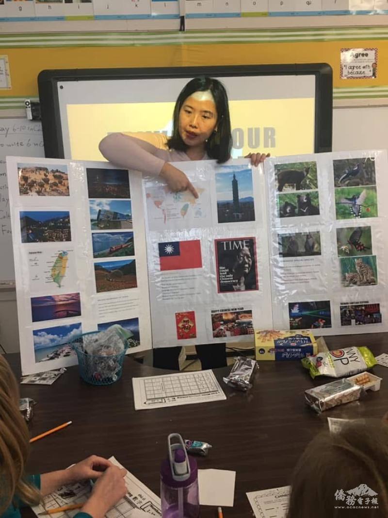 認真在課堂介紹臺灣