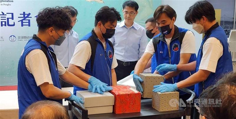 National Palace Museum artifacts are sent to Penghu County to get ready for the upcoming "Pearls of the Great Voyages" exhibition. CNA photo May 9, 2025