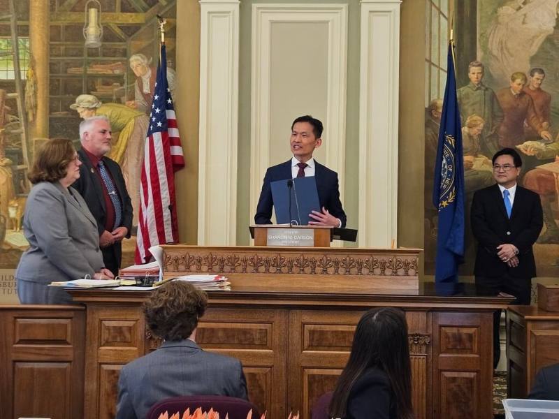 美國新罕布什爾州參議院首度連署聲明挺台，駐波士頓辦事處長廖朝宏出席致意。（駐波士頓辦事處提供）