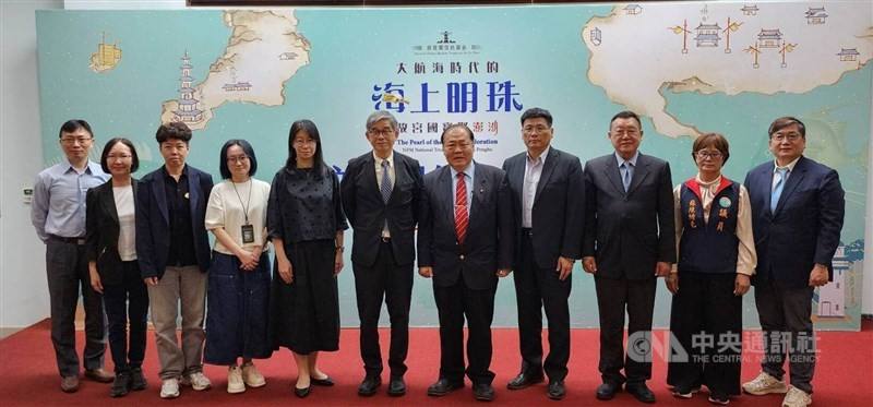 Penghu County Magistrate Chen Kuang-fu (fifth right), Penghu officials and representatives of the National Palace Museum pose together on Friday to promote the upcoming "Pearls of the Great Voyages" exhibition. CNA photo May 9, 2025