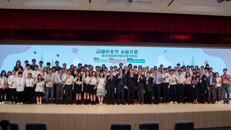 113年度高級中等學校綠色化學創意競賽得獎合影