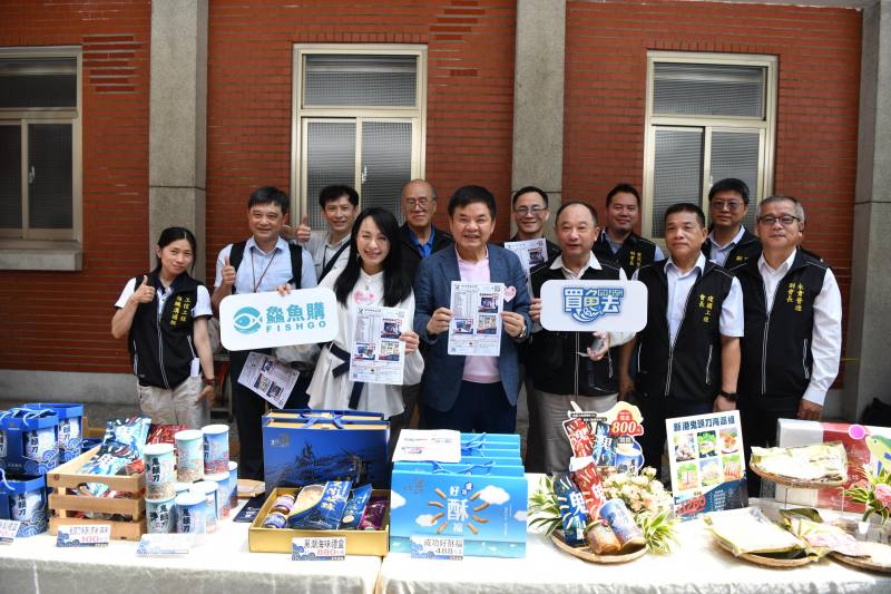 農業部、漁業署與新港區漁會、蘇澳區漁會及東港區漁會攜手，首度於立法院國會康園廣場舉辦「享鱻海味 鬼頭刀 在地挺」行銷記者會