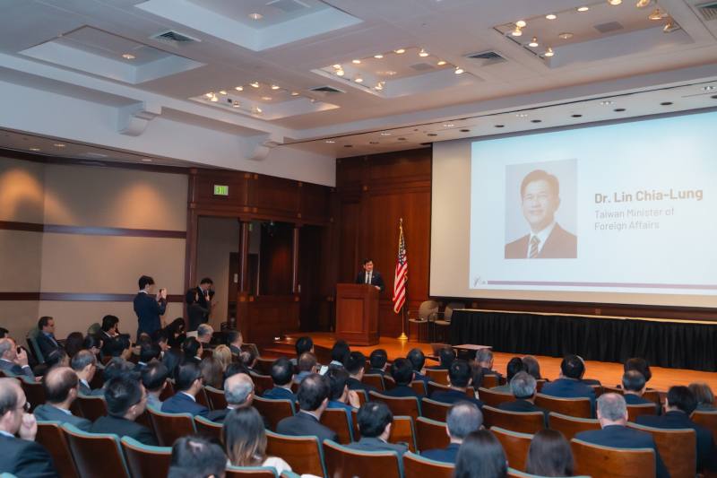 外交部長林佳龍訪德州參加AI峰會(圖片取自林佳龍臉書)