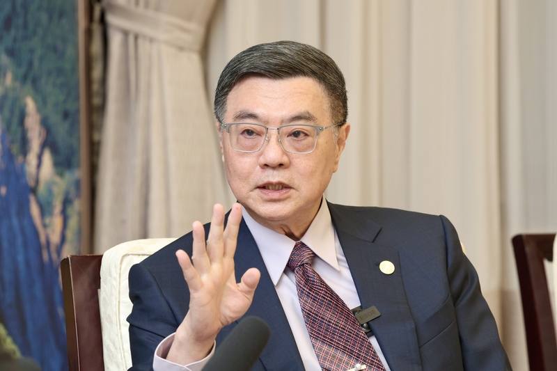 行政院長卓榮泰接受中央社專訪時說，兩岸交流要健康永續，也要去風險化、去政治化