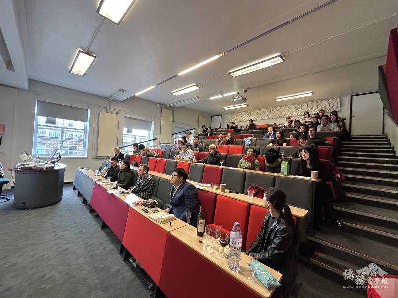 論壇結束後，與會者繼續熱烈交流，許多企業主及專業人士針對自身企業情況向倪煥淑請教具體因應策略（英國臺灣青年商會提供）