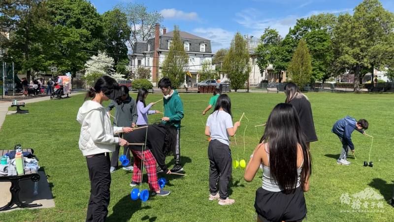 學生體驗扯鈴樂