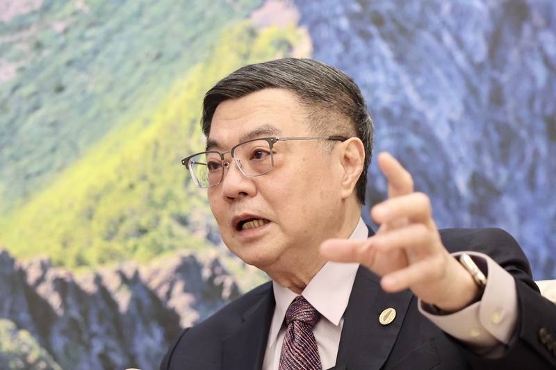 立法院會三讀通過紀念日及節日實施條例，新增4+1天放假日。行政院長卓榮泰接受中央社專訪表示，高度懷疑與遺憾這並未問過產業意見，恐成立法疏漏