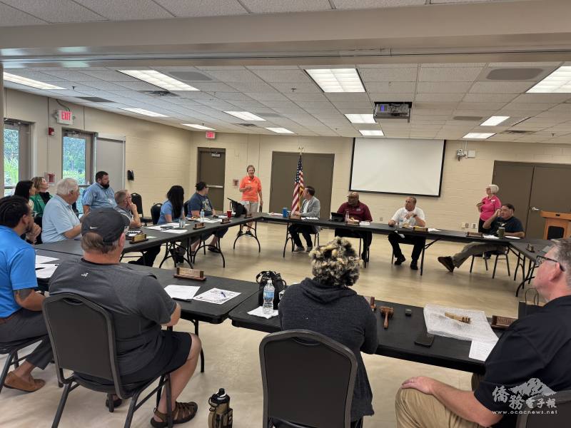 Sheryl Fleming 於局務會議上介紹「認養公園臺灣之友會」