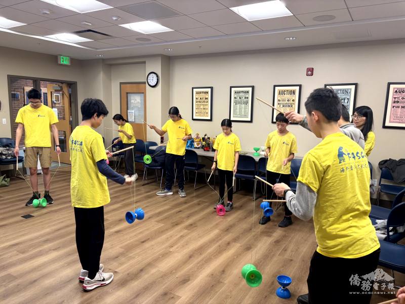 All of the participants are very focused on learning Diabolo!