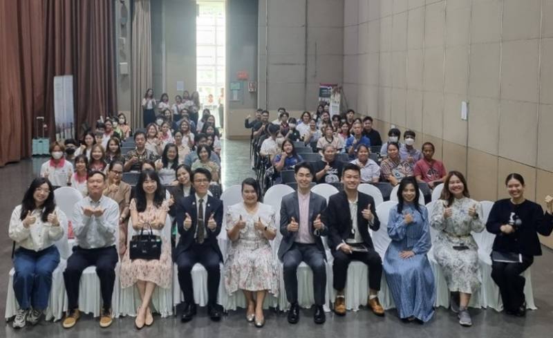 From front row 3rd left Ms. Hsueh Yi-Han, Dr. Doong Sy-Chi, and Ms. Pitchaya Tiyarattanachai with some of the information session participants