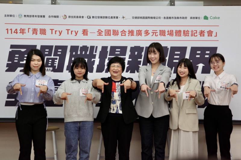 陳署長與曾參加相關職場體驗計畫學生代表對談交流，參與計畫的學姊學妹們共同分享計畫參與內容