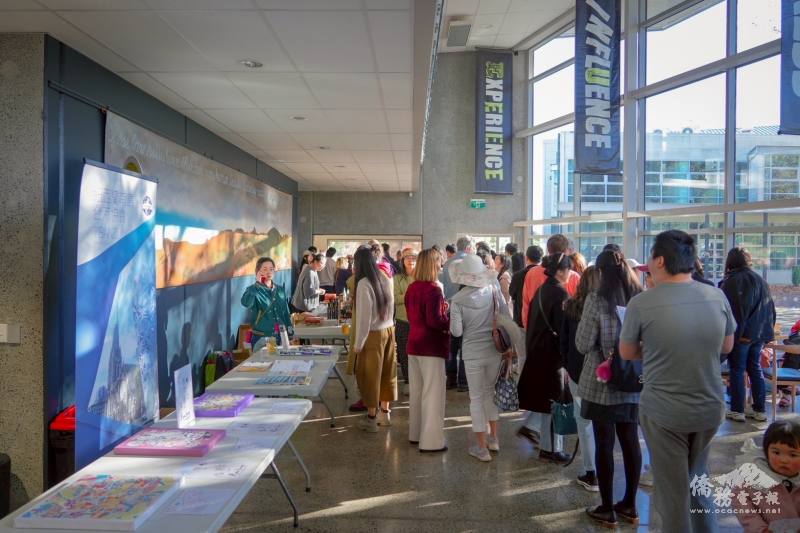 臺灣美食攤位，包括珍珠奶茶、鹽酥雞排、油飯、楊桃汁與香腸等經典小吃，排隊人潮成為現場一大亮點