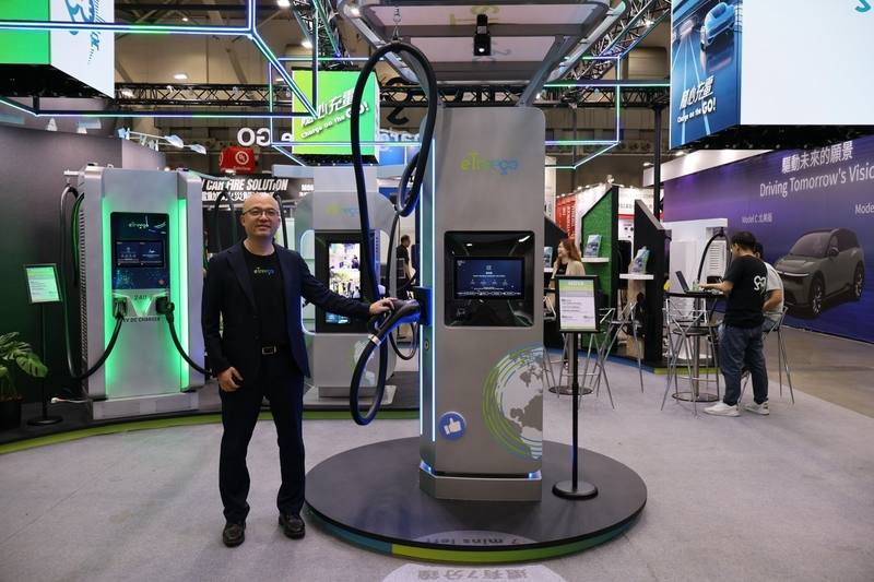 起而行綠能公司創辦人簡金品（圖）畢業於台北科技大學能源研究所，2004年以國防役身分踏入工研院，從燃油汽車噴射引擎技術起步，專注能源控制領域，隨減碳風潮興起，工研院轉向發展電動車充電技術，他將此視為創業契機，累積技術帶領團隊轉型。（起而行綠能公司提供）