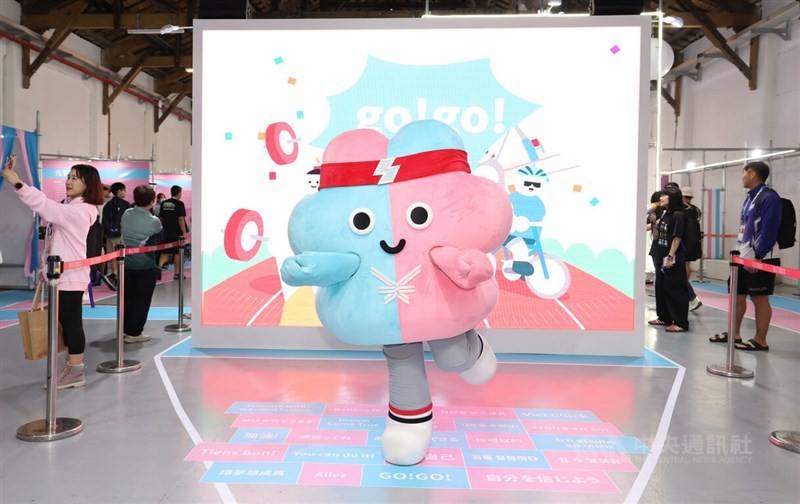 Strong, the official mascot of the 2025 World Masters Games in Taiwan, performs a dance in this CNA file photo