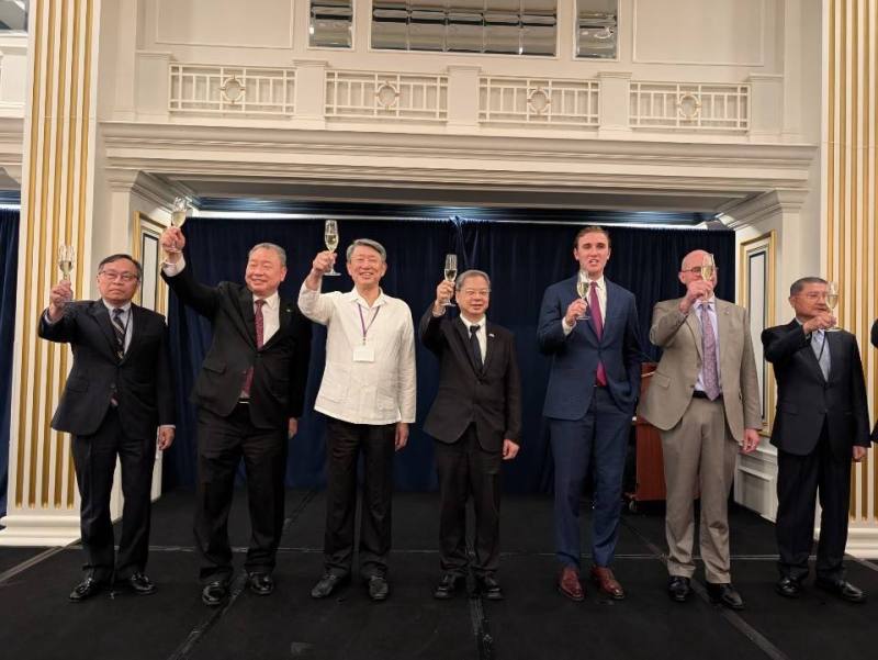 行政院龔明鑫秘書長美東時間5 月11 日出席駐美代表處舉辦的選擇美國(SelectUSA)投資高峰會