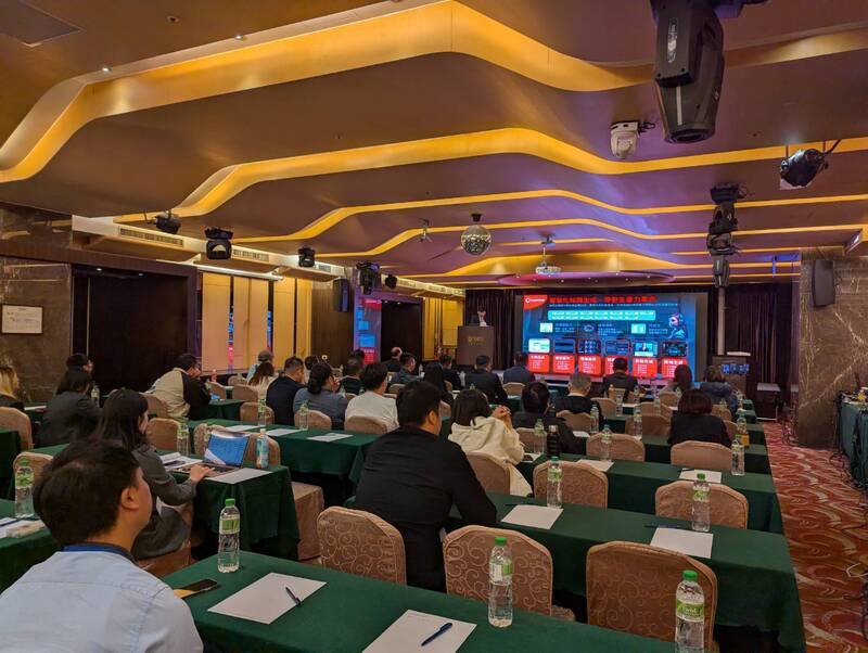 多個企業12日在台中聯合舉辦AI x ESG永續高峰會，針對淨零碳排及碳關稅挑戰，邀集學者與企業代表與會交流。