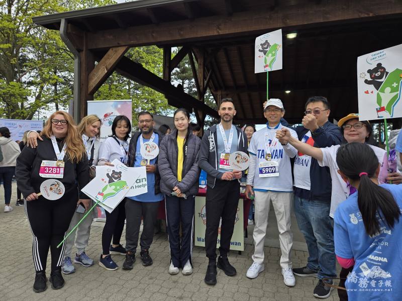 MPP Stephen Lecce visited Team Taiwan and the “Taiwan Pavilion” during the Mackenzie Health Foundation’s 20th Annual Charity Walk held at Canada’s Wonderland in Vaughan.