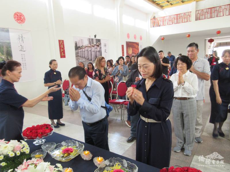 駐瓜地馬拉大使張俊菲參與浴佛儀式