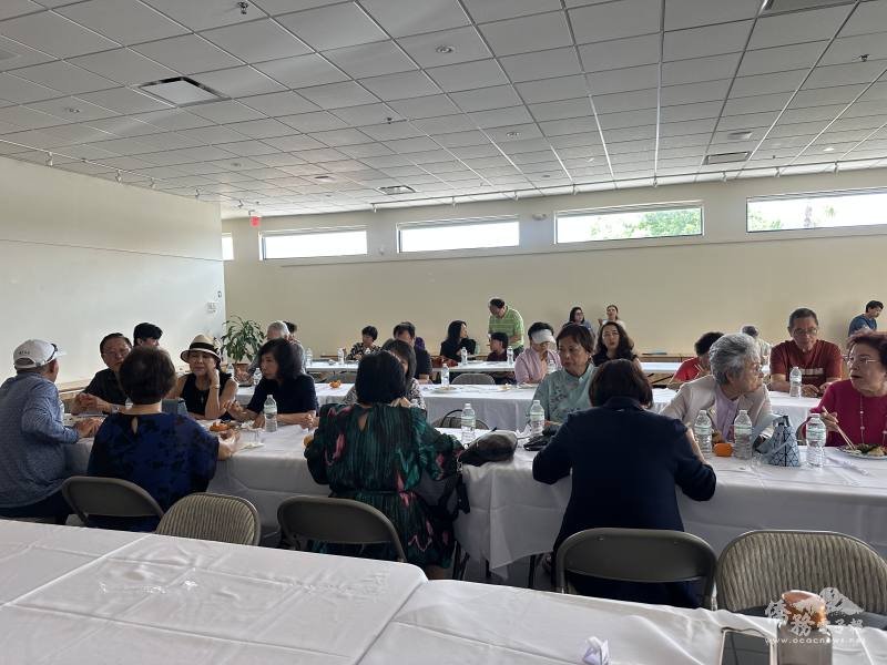 大會投票後，會員們餐敘聯絡感情祝福在場所有母親