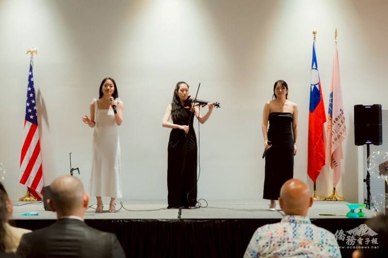 劉家三姐妹於「Taiwan’s Closet」活動現場進行小提琴與歌唱表演