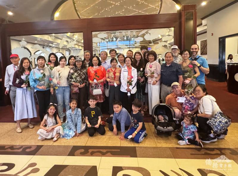 新墨西哥華人聯誼會舉行「2025年母親節感恩餐會」