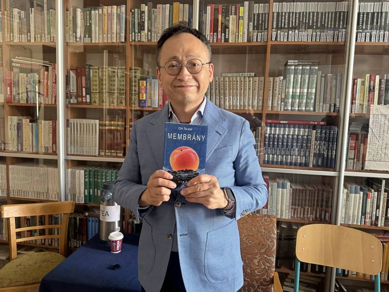 作家紀大偉的作品「膜」已被譯為捷克文並出版，讓捷克讀者深入了解台灣當代社會的多樣面貌。