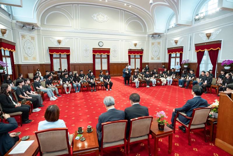 總統接見「第2屆青志獎獲獎志工團隊代表」