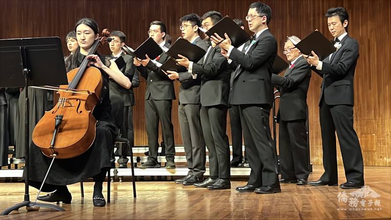 葉子萓演奏大提琴