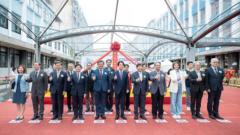 總統與出席貴賓合影