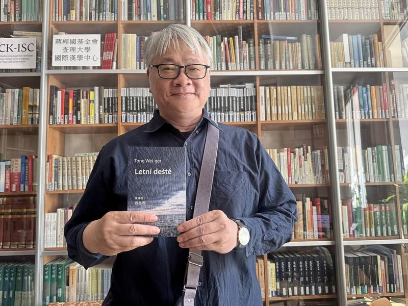 作家童偉格的「西北雨」已被譯為捷克文並出版，讓捷克讀者深入了解台灣的歷史與文化。