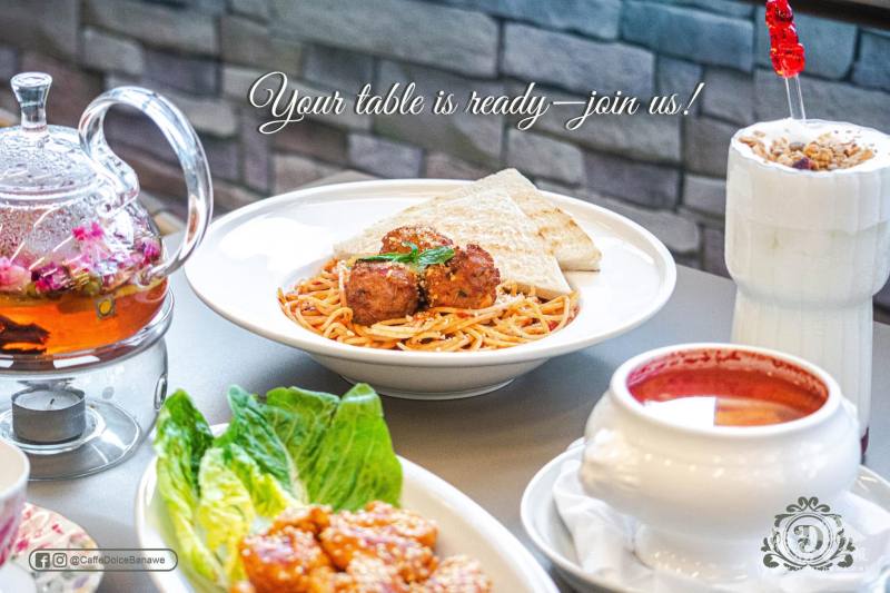 Caffé Dolce 結合中西風味，推出創意蔬食料理，每一道餐點皆以蔬食精心製作、擺盤細緻