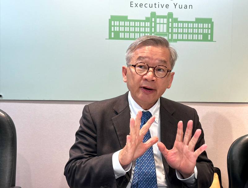 為解決人力荒以及打造台灣自主智慧型機器人產業鏈，國科會主委吳誠文說明，政府明年起將推動「AI新科技─智慧機器人計畫」