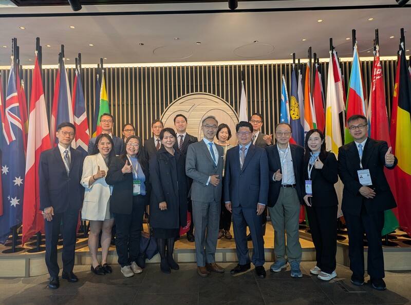 台灣官方、金融和企業界參加歐洲復興開發銀行（EBRD）13至15日在倫敦總部舉行的年會，屢獲肯定為EBRD的重要夥伴。