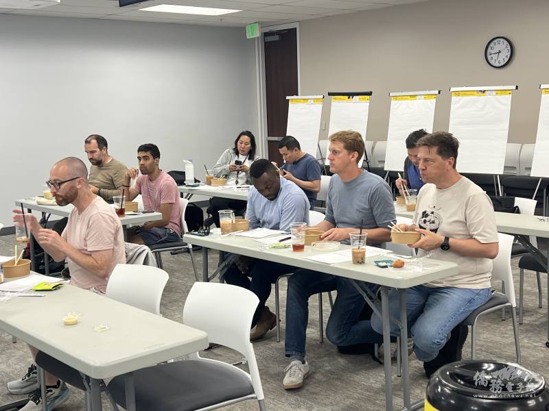 學員專心認真上課