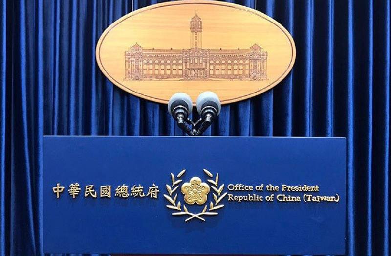 總統府14日發布總統令表示，駐瑞士大使黃偉峰已准退職，應予免職，特任公務人員保訓會專任委員王思為為駐瑞士大使