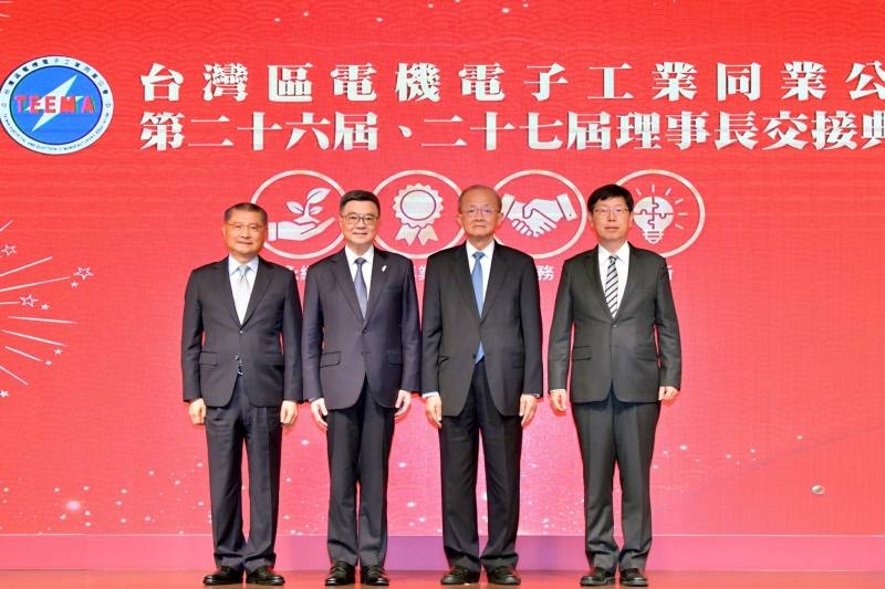 行政院長卓榮泰15日出席「台灣區電機電子工業同業公會第26、27屆理事長交接典禮」