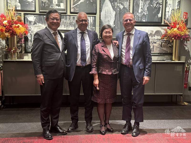 徐佳青(右2)、林讚南(左1)與「倫巴底大行政區議會生產活動、教育、培訓及就業委員會」主席Marcello Ventura(左2)及議會議員Ivan Rota(右1)交流
