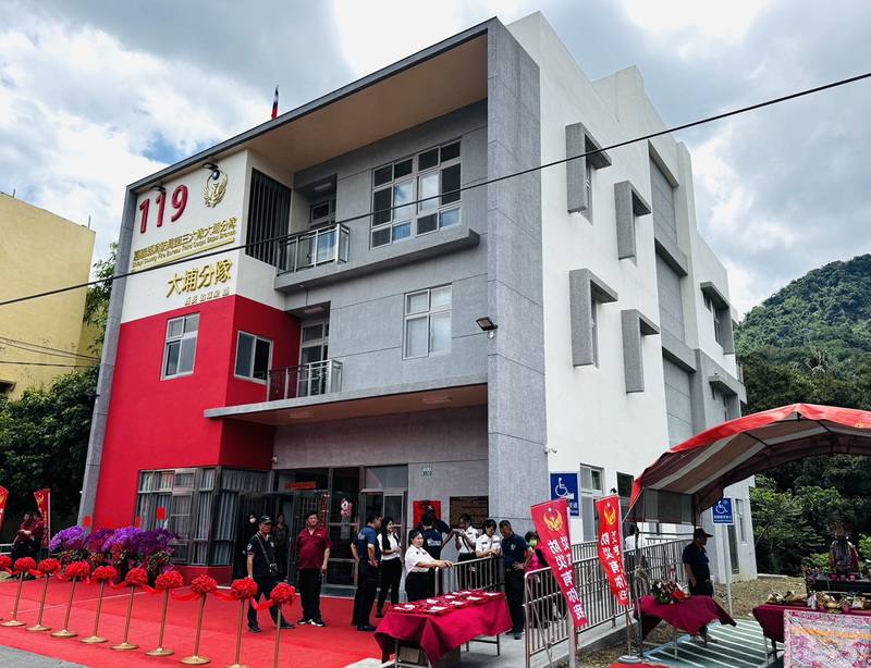 嘉義縣消防局第3大隊大埔分隊新建廳舍16日落成啟用，縣長翁章梁表示，這不僅是硬體設施的提升，更是守護鄉親安全的一大步。