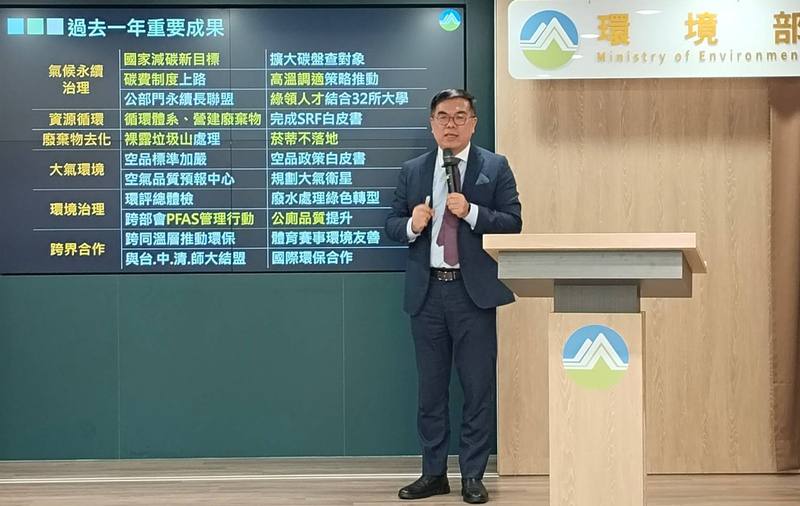 環境部長彭啓明（圖）15日在記者會中說明上任將滿週年的施政成果及未來展望，會中指出台灣抗高溫對策聯盟是整合中央、地方、企業及民間力量，共同研擬跨領域高溫調適策略，7月會先示範高溫防護地圖。