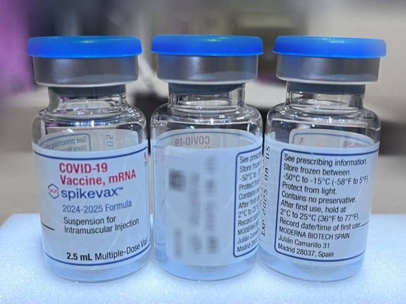 新冠疫情增溫帶動疫苗打氣，近4日JN.1疫苗接種人數較上週同期增加2成左右。圖為莫德納新冠JN.1疫苗多劑型。(疾管署提供)